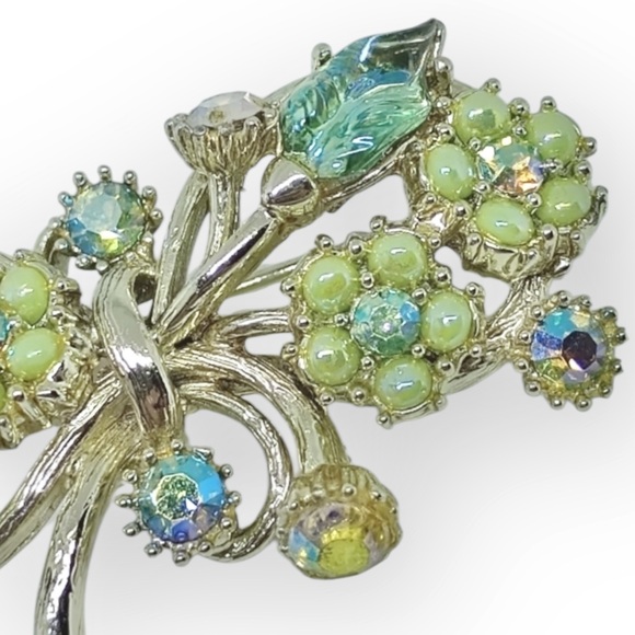 HOLLYCRAFT Vintage 1960s Green Aurora Borealis Rhinestone Floral Spray Brooch - Picture 6 of 8